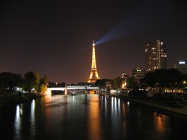 Eiffel prizsi tornya 