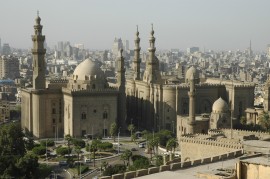 Kairó, a bíbor rózsa varázslata A Hasszán (balra) és az ar-Rafai mecset (jobbra)